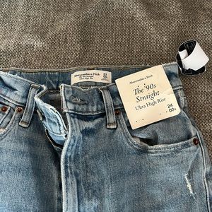 NWT Abercrombie 90s ultra high rise straight leg jean